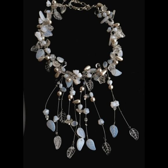 Vintage 90s Czech glass bead flower necklace in white - Picture 9 of 9